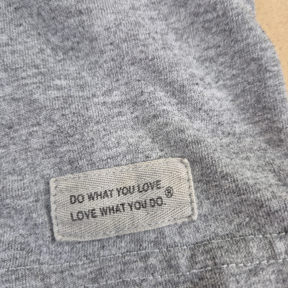Life Is Good Gray Long Sleeve Christmas Themed Tee 1320/525 - Picture 6 of 8